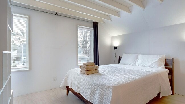 Foto del edificio - 42 Evergreen Ave