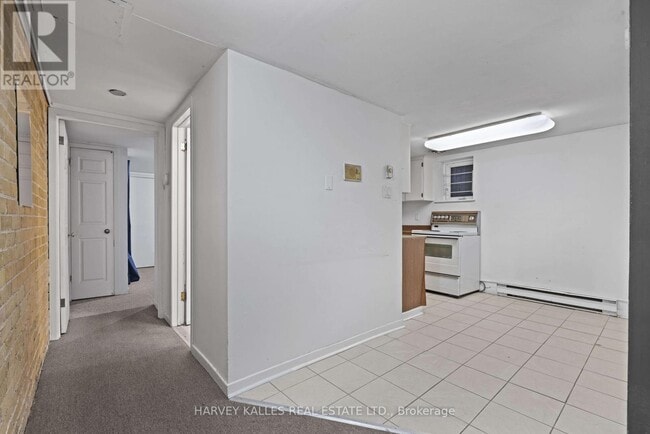 Building Photo - 105-105 Pembroke St