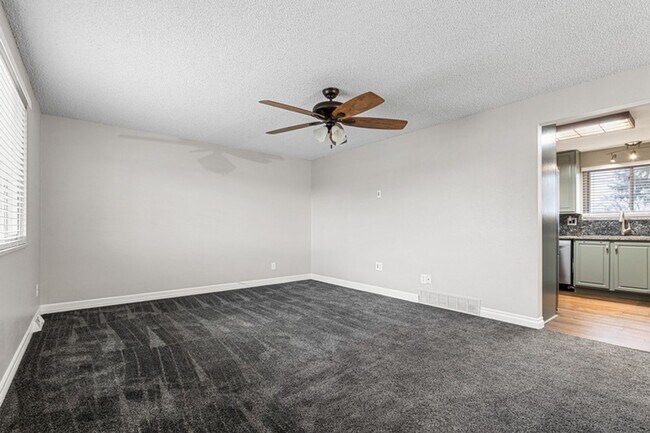 Foto del edificio - Ranch Style Home in Acres Green!