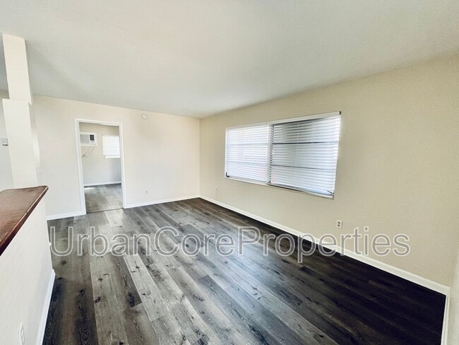 Building Photo - 115 7th Ave N