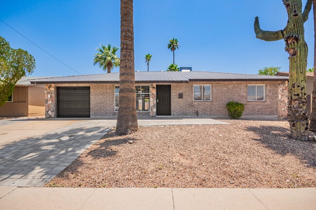 Building Photo - 7813 E Cypress St