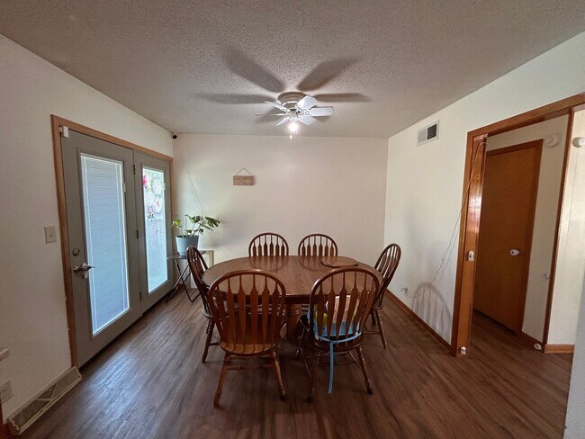Building Photo - 4 Bed 2 Bath Home In Andover!