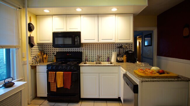 Building Photo - 57 Carolina Ave