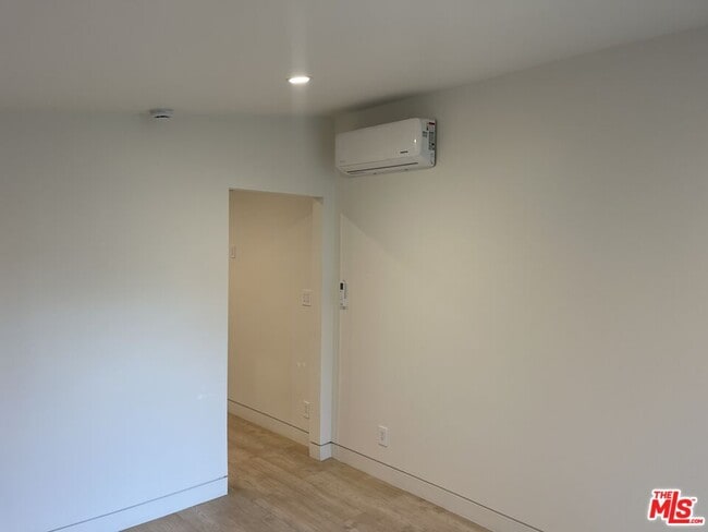 Foto del edificio - 4234 Ellenita Ave