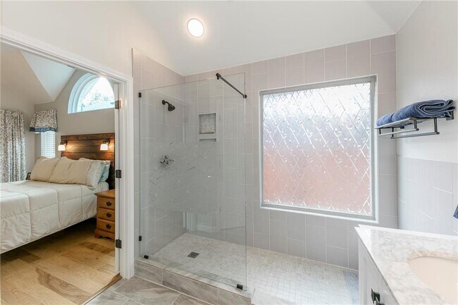 Building Photo - 10916 Mint Julep Dr