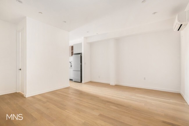 Building Photo - 583 Lorimer Street