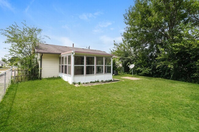 Foto del edificio - 3 Bed 1 Bath Single Family Home in Springfield!