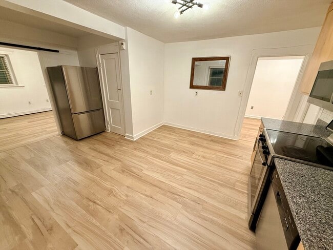 Foto del edificio - 12 Ransom Rd