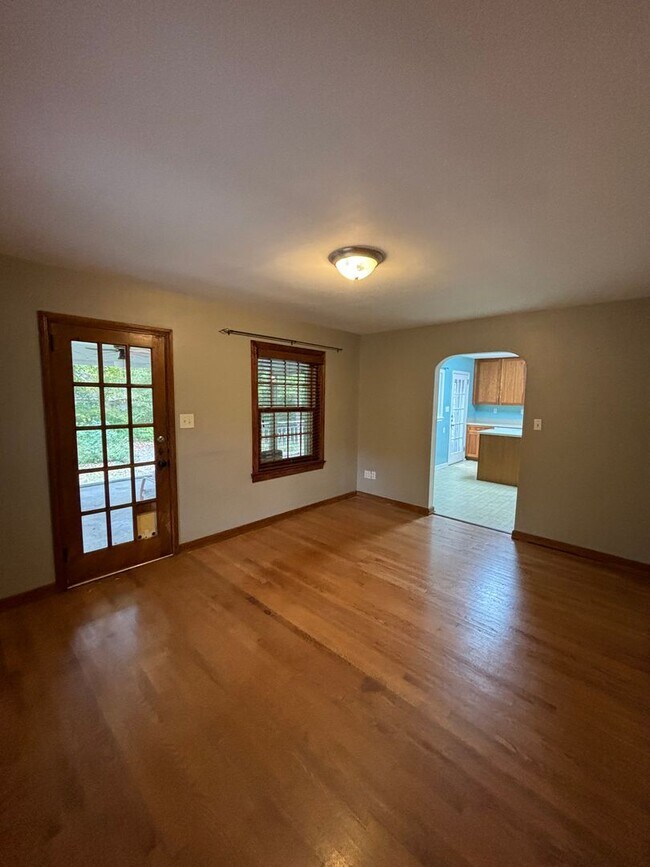 Foto del edificio - 619 White Oak Dr