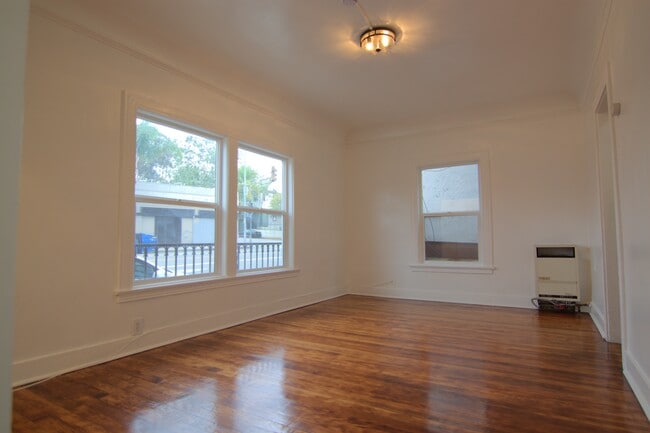 Building Photo - Yucca St 6358