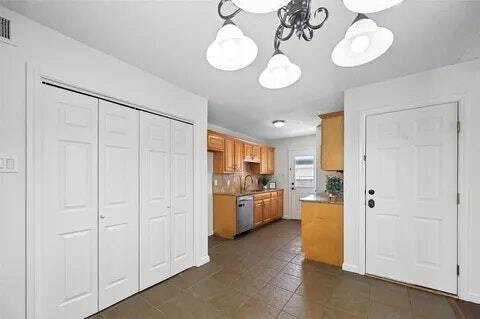 Foto del edificio - 2733 E Wentwood Dr