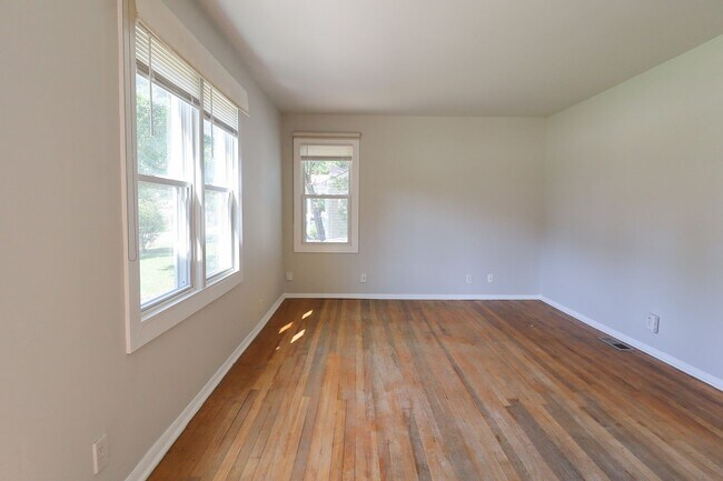 Foto del edificio - 957 E 36th St