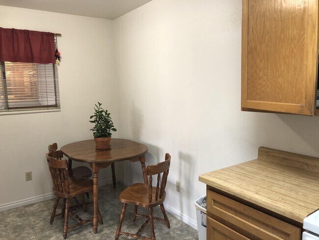 Building Photo - 659 E 700 N