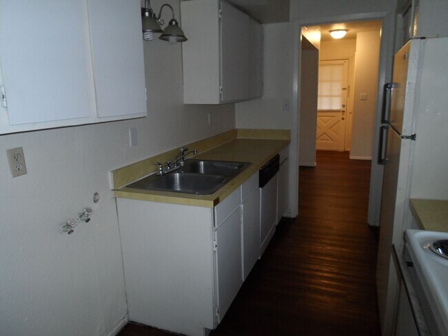 Foto del edificio - College Station -2 bedroom /1.5 bath Townhome-Style Fourplex on TAMU Shuttle Route!