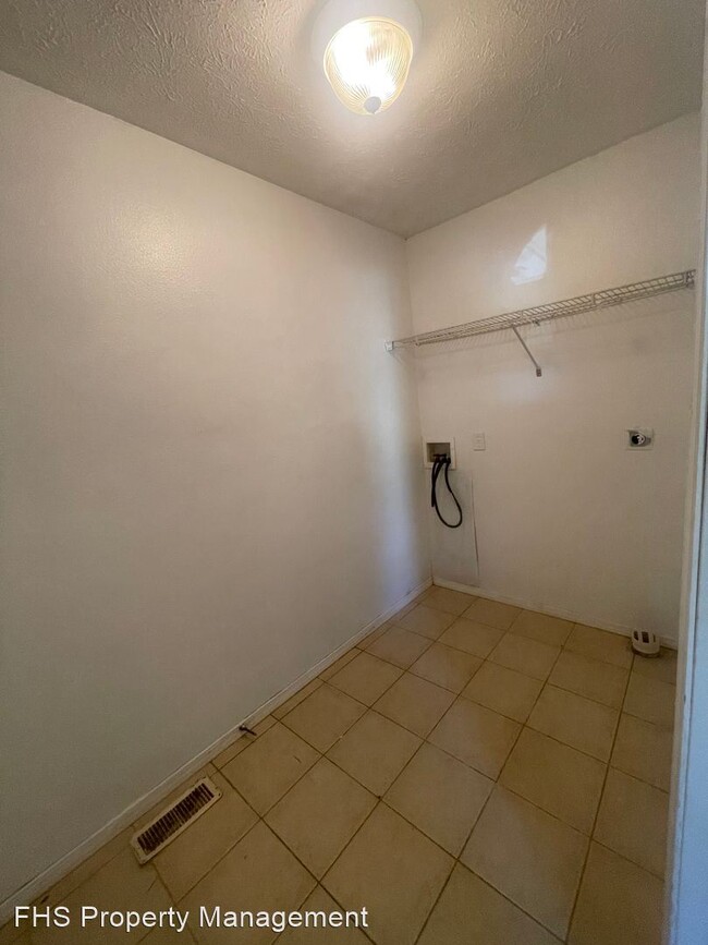 Building Photo - 3 br, 2 bath House - 2308 W Jonquil Ln