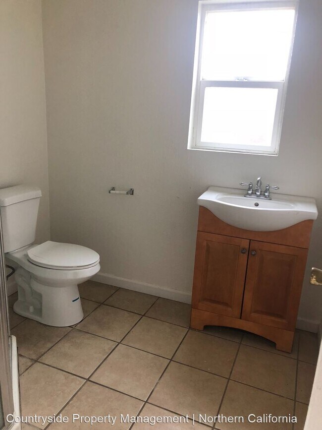 Building Photo - Studio, 1 bath House - 918 1/2 Santa Fe Av...