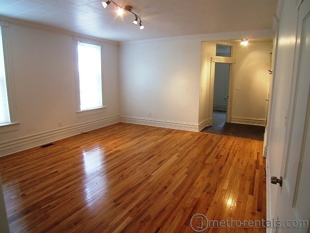 Building Photo - 513 S Lazelle St