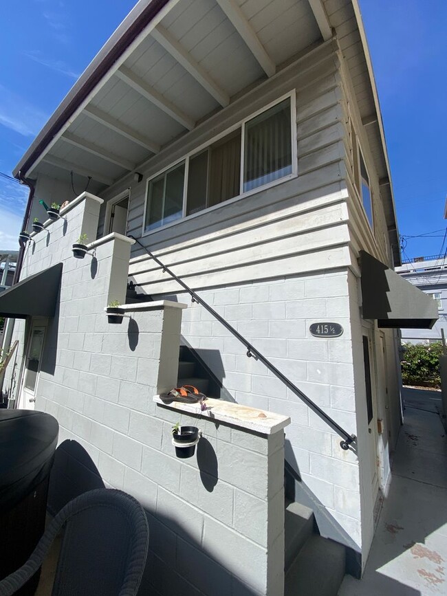 Building Photo - 415 1/2 Ocean Ave