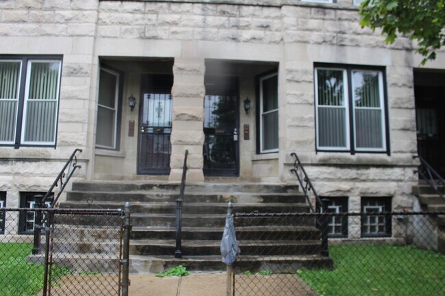 Building Photo - 2333 S Lawndale Ave