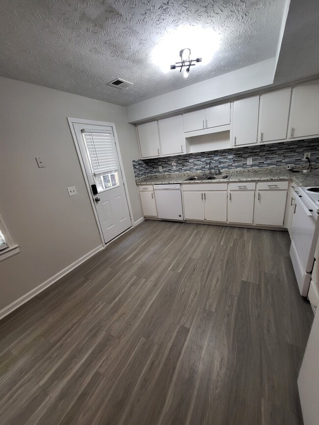 Kitchen - 9310 Cedar Ridge Dr NW
