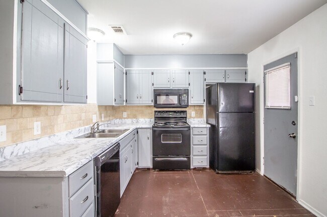 Building Photo - 4 Bedroom 2 bathroom house in Frenship ISD...