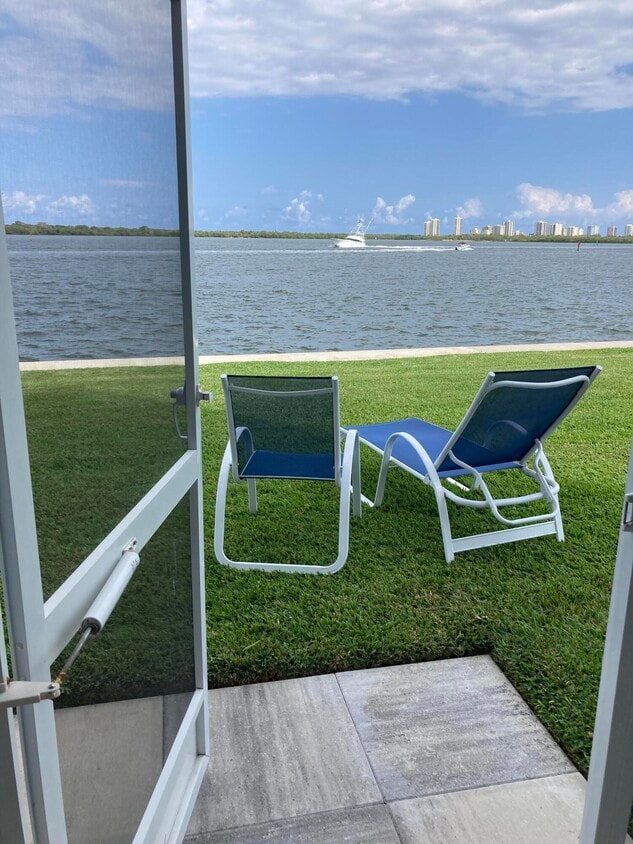 Foto principal - 60 Yacht Club Dr