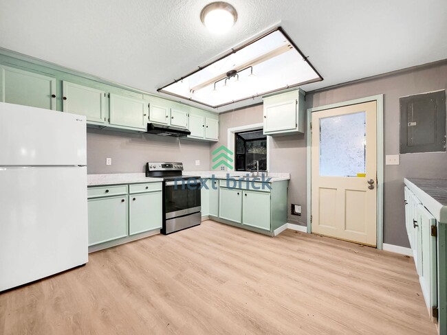 Foto del edificio - 3 Bed and 1 Bath Single-family Home Available for Rent!