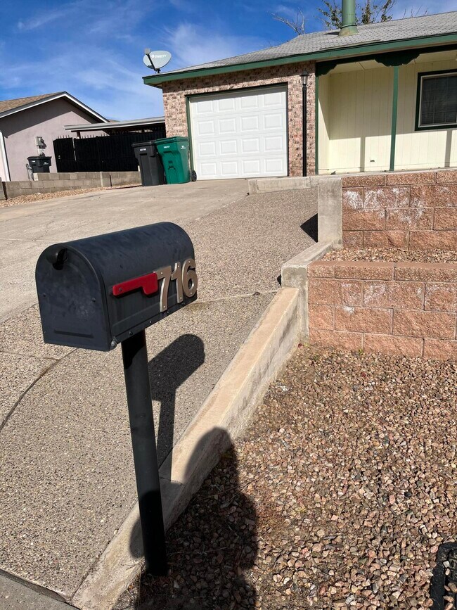 Foto del edificio - 716 Longhorn Rd SE