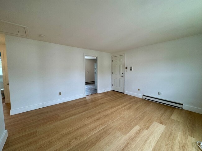 Building Photo - South Portland 2BD/1BA with Off Street Par...