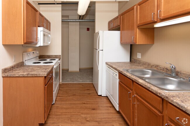 2HAB, 1BA - Grand River Station