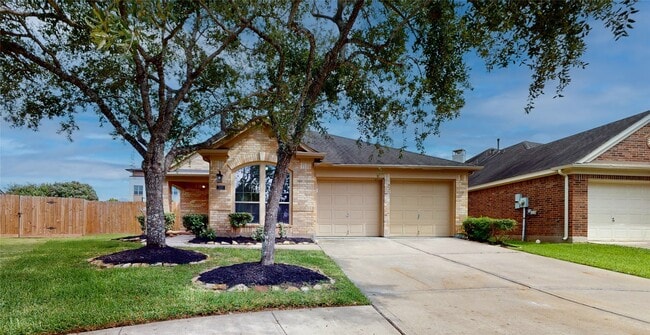 Foto del edificio - 2001 Balsam Lake Ln