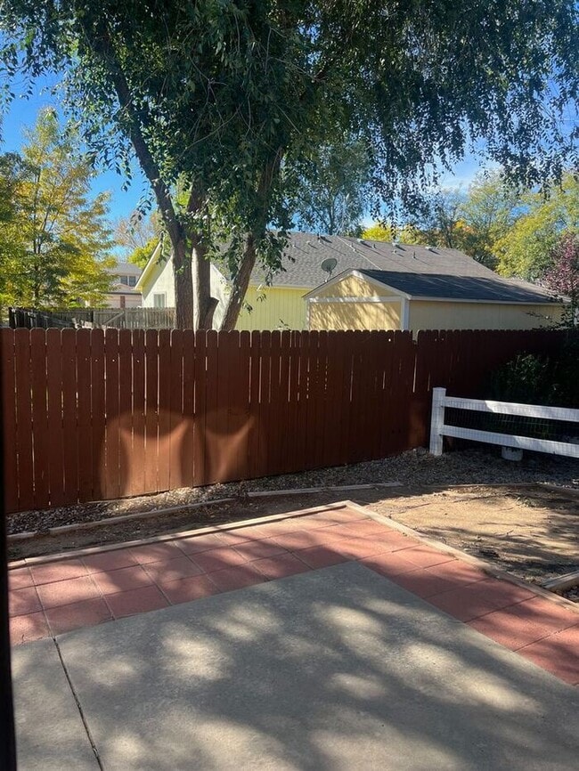 Building Photo - 1974 Lily Dr