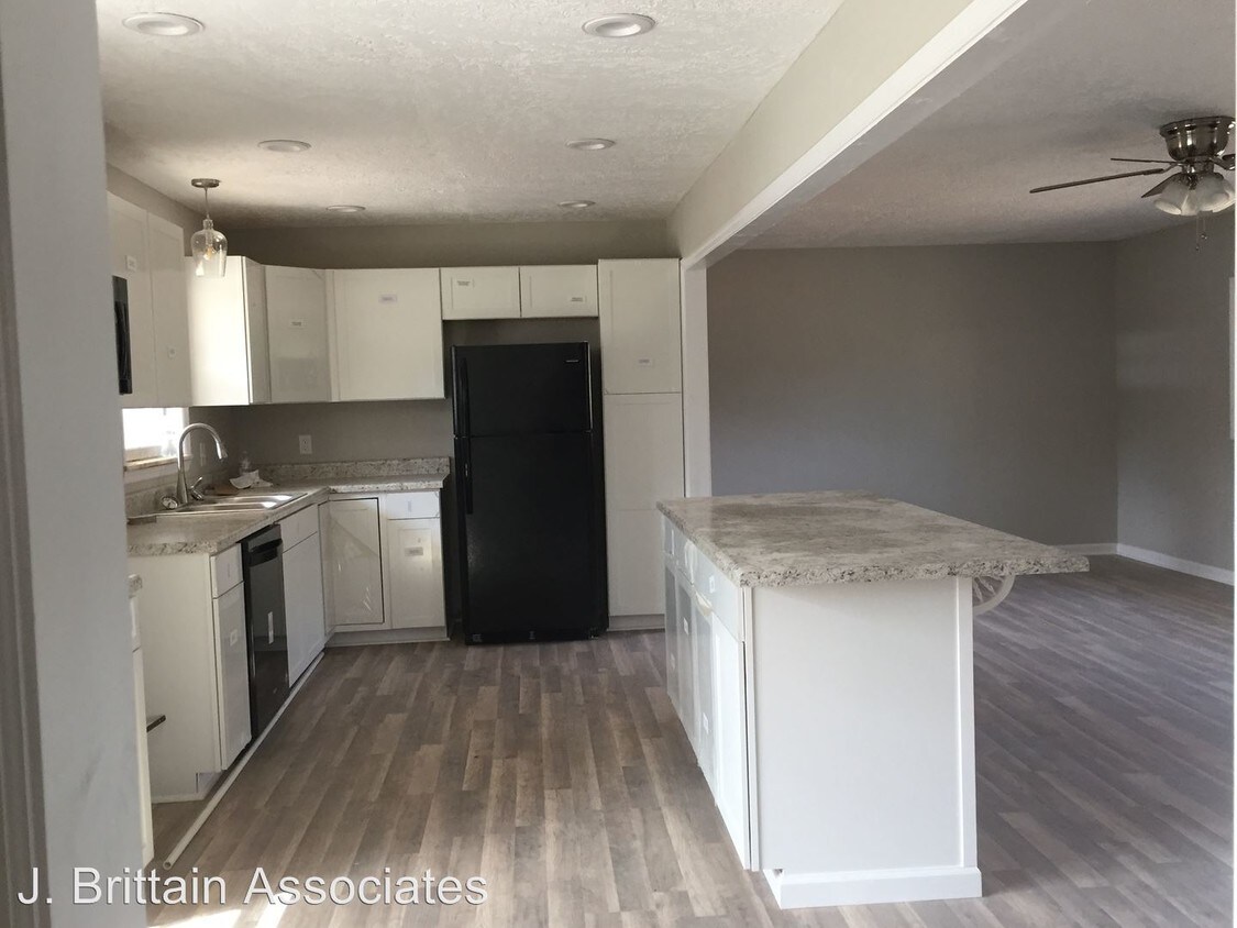 Foto principal - 839 Forest Hills Dr