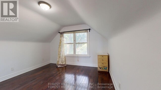 Building Photo - 262 Poyntz Ave