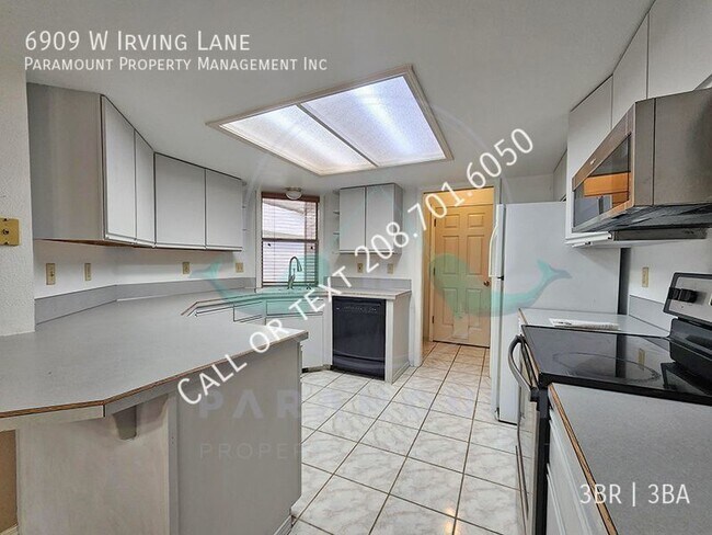 Building Photo - Brilliant 3bdrm Boise TownHome with Garage...