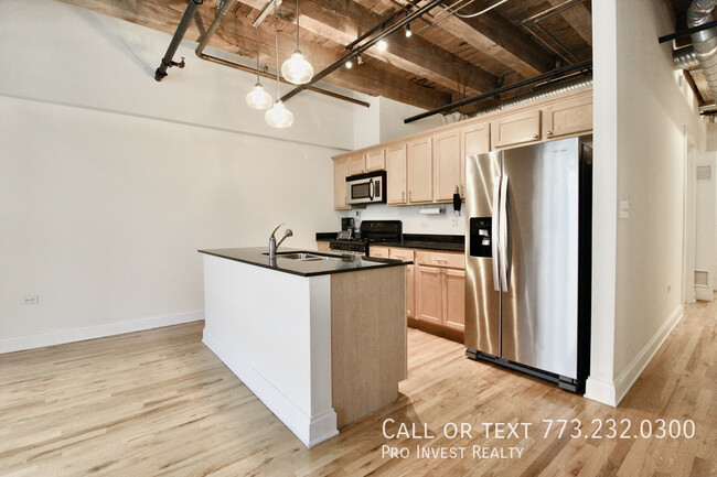 Foto del edificio - Exposed Brick & Timber -- West Loop 1 Bed ...