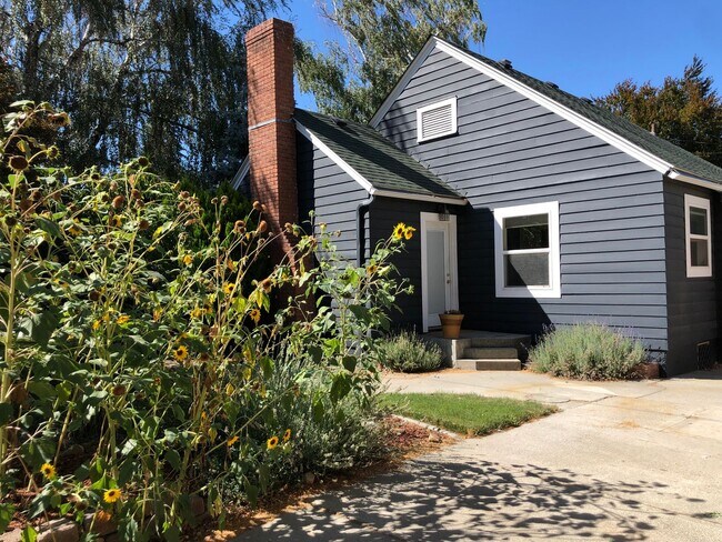Foto del edificio - Charming 3-Bed, 2-Bath Home for Rent – Gre...