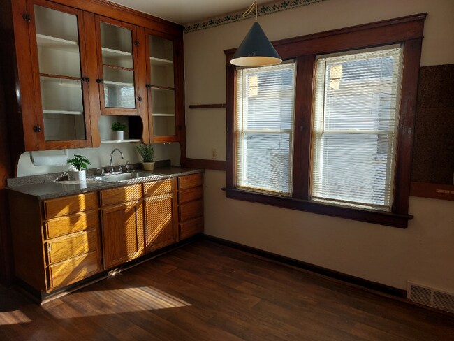 Foto del edificio - 2943 E 126th St