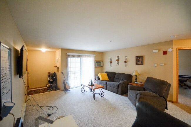 Building Photo - Beautiful 1 Bedroom in with Underground Heated Garage!