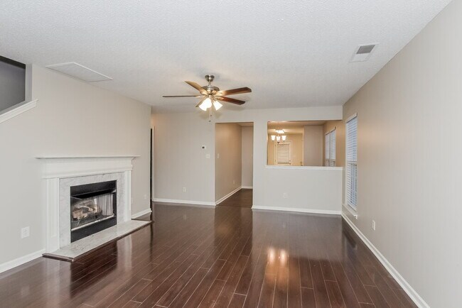 Building Photo - 1002 Great Falls Dr