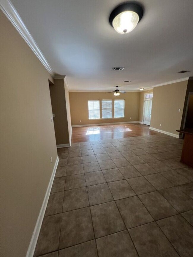 Foto del edificio - Charming 3-bedroom 2-bathroom in South Burbank Neighborhood!