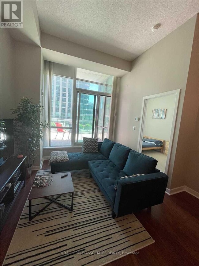 Building Photo - 33 Bay St.