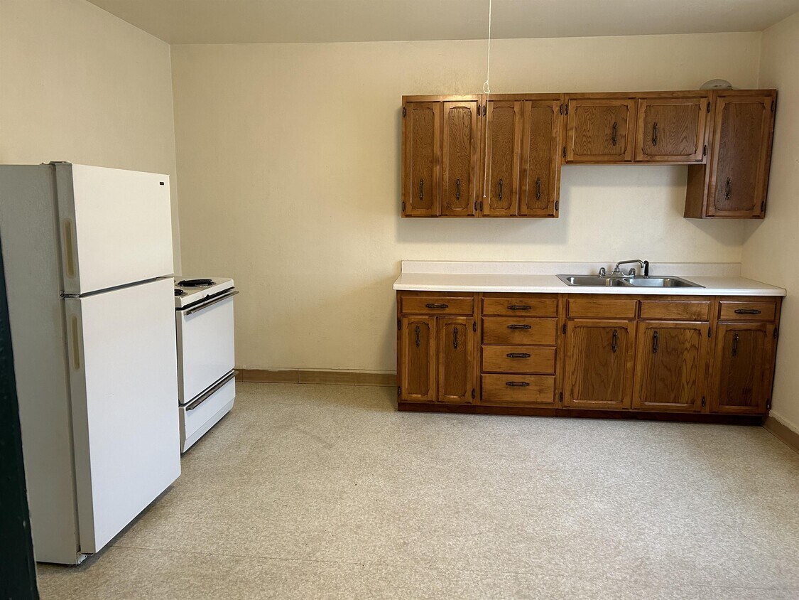 1320 3rd St Unit 6, Cosmopolis, WA 98537 Room for Rent in Cosmopolis