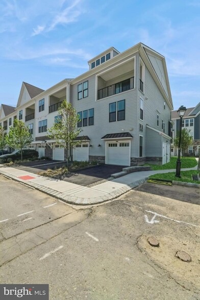 Building Photo - 2107 Donatello Dr