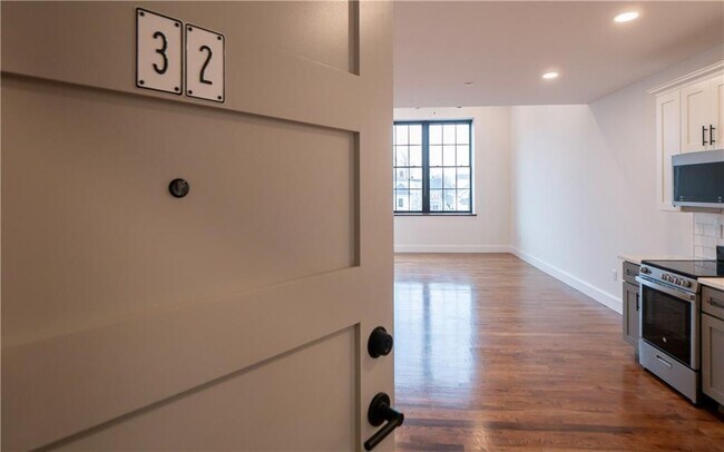 Building Photo - 15 Cranston Ave