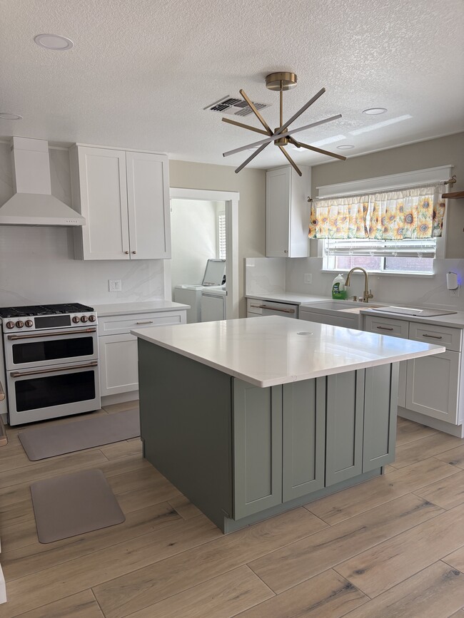 Building Photo - 10552 S Sunshower Way