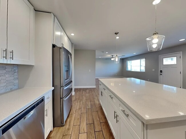 Photo - 1211 W Elna Rae St House