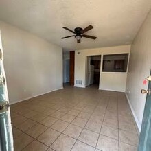 Building Photo - 505 Hackberry St