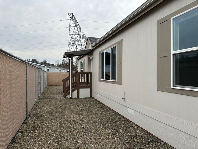 Building Photo - Newer 3 bedroom 2 bathroom house in Thurston!