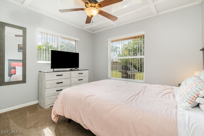 Foto del edificio - 922 SE 25th Ln